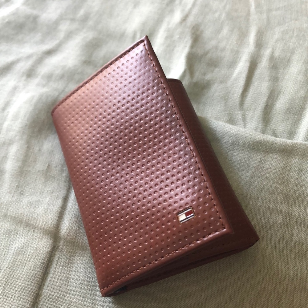 New Tommy Hilfiger brown wallet